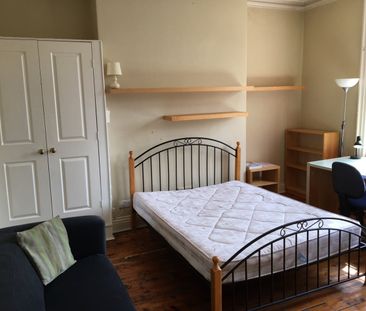 Studio Flat, Regent Park Terrace, LS6 - Photo 4