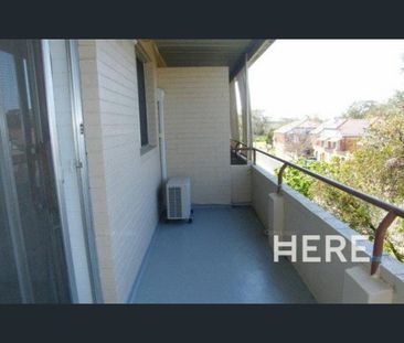 Lakeside living - Photo 4