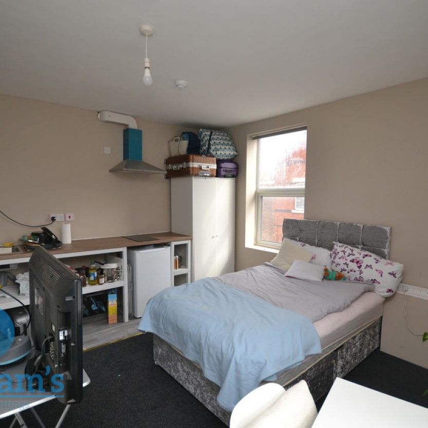 8 bed End Terraced House for Rent - Photo 1