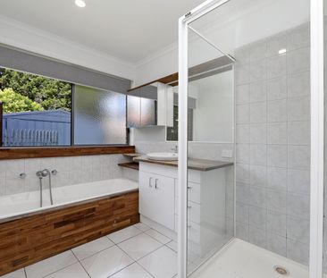 5 Bedroom house with Great Renovation - Photo 6