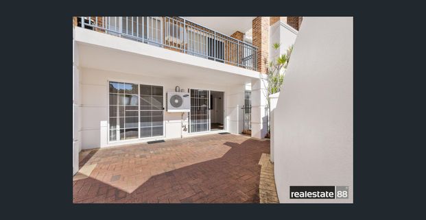 HIDDEN OASIS IN WEST PERTH! - Photo 1