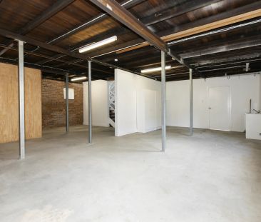 Renovated Inner-City Worker's Cottage – Walk to Everything! - Photo 2