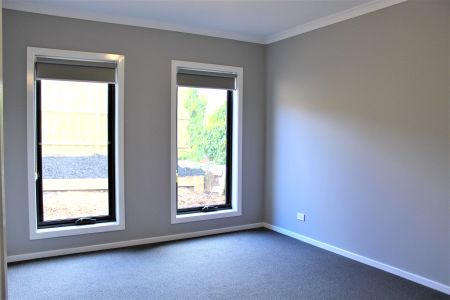 MODERN TOWNHOUSE IN GREAT LOCATION!!! - Photo 4