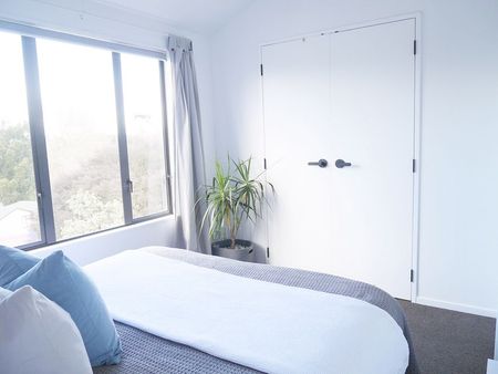 Modern Townhouse With Style - Photo 4