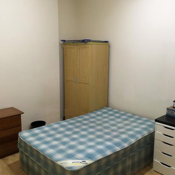 Flat 1-35 Ashley Avenue, Belfast, BT9 7BT - Photo 1