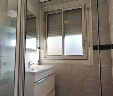 A LOUER 2 PIECES AVEC TERRASSE AU VIEUX CANNET - Photo 3