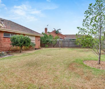 8 Rose Court, Reservoir VIC 3073 - Photo 2