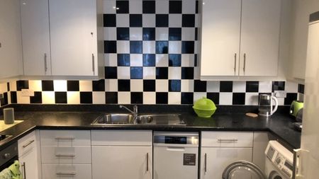 2 Bed Flat, Mill Mead Rd, N17 - Photo 4