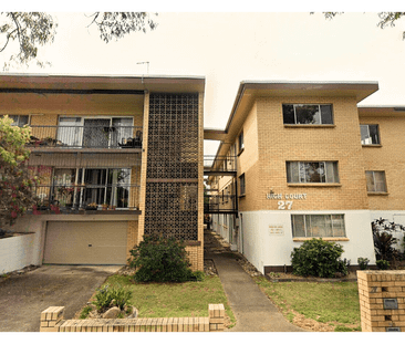 Stylish, Light-Filled Apartment in the Heart of Toowong - Photo 3