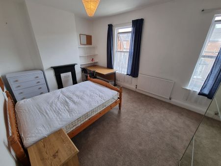 5 Bed Student Accommodation - Photo 5