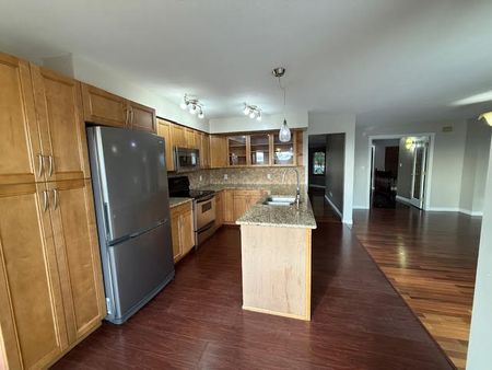 Upper 2566 Fuchsia Place - Photo 4