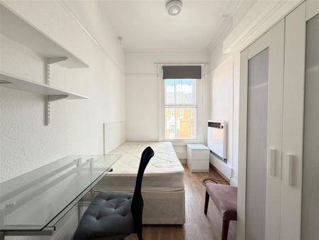 1 bedroom in a house share to rent - Photo 3