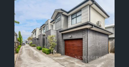 Style & Luxury in Pascoe Vale - Photo 3