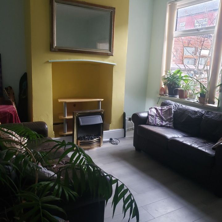 Room in a Shared House, Claremont Road, M14 - Photo 1