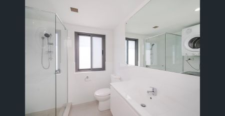 Stunning 3-Bedroom , 2 bathroom renovated apartment with Sweeping River Views - South Perth - Photo 5