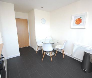 2 bedroom flat to rent - Photo 5