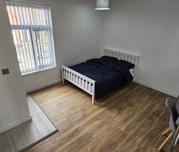 Room 2, Grovehall Drive, Leeds, LS11 7LN - Photo 3