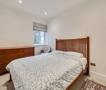 4 bedroom end of terrace house to rent - Photo 6