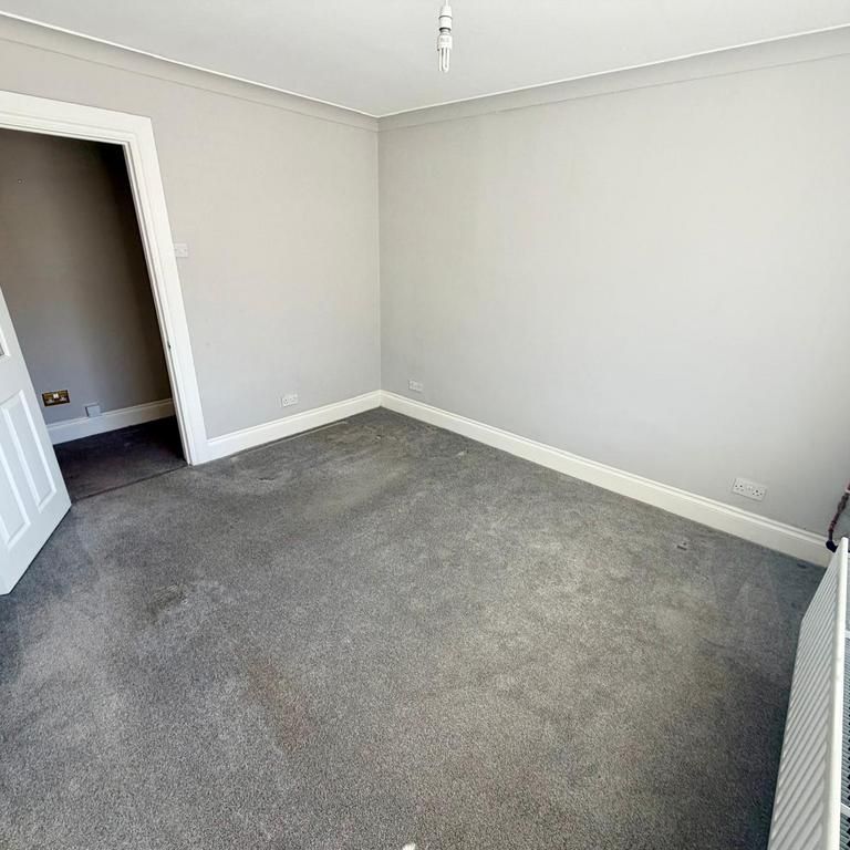 1 bedroom ground floor flat to rent - Photo 1