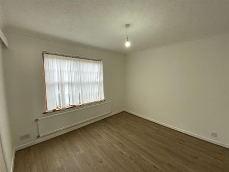 4 bedroom detached house to rent - Photo 3