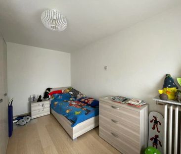 Ruime gezinswoning met tuin op een kindvriendelijke locatie. - Photo 3