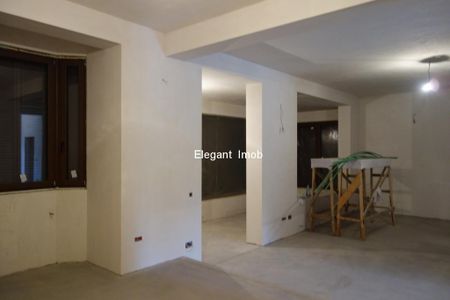 Vila cu suprafata de 550 mp si 13 camere in Paradisul Verde - Fotografie 4