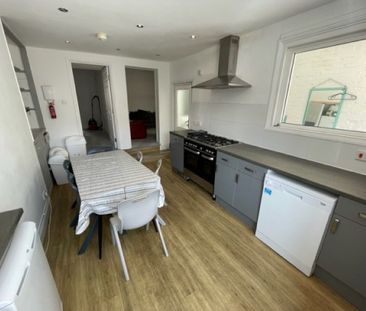 6 bed House - To Let - Photo 2