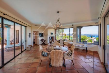 Proche Saint-Tropez - Charmante villa vue mer - Photo 4