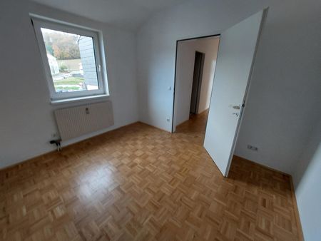 Schöne Wohnung mit Loggia und Parkplatz - Foto 3