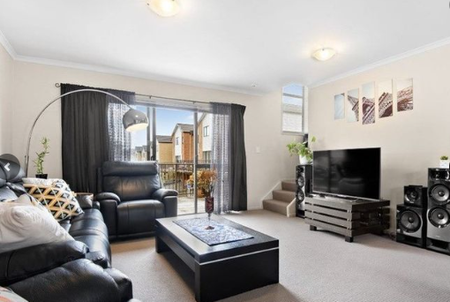 3 bedroom town house in Te Atatu - Photo 3