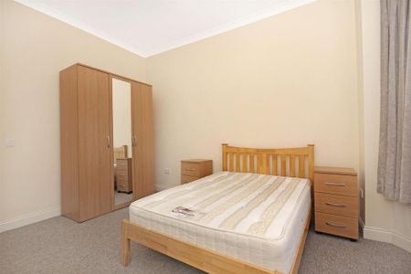 3 bedroom flat to rent - Photo 5