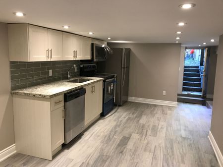 For Lease - 231 Albany Avenue, Toronto, Ontario - Photo 2