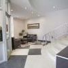 400 Sandringham Crescent, London - Photo 1