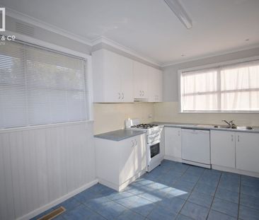 Stylishly Updated Home in Prime Court Location - Photo 6