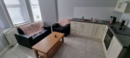 Apt 1, 23 Fitzroy Avenue, Belfast BT7 1HS - Photo 2