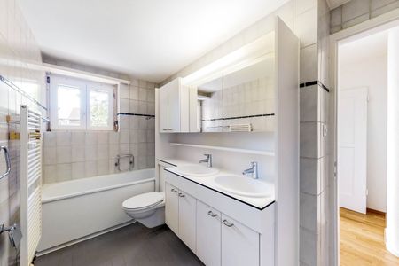 Centrally located, quietly enjoy - Photo 2