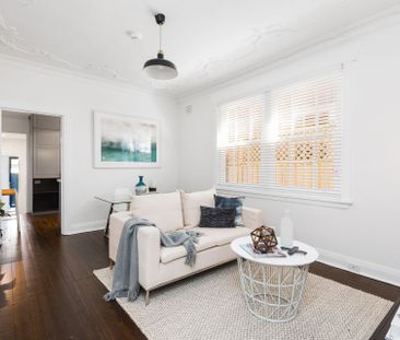 Gorgeous Ground Floor Apartment – A Must To Inspect - Photo 2