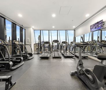 Fully Furnished Modern 2-Bedroom Apartment with Panoramic City Views - Photo 3