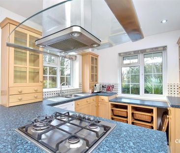 Hills Lane, Northwood, HA6 - Photo 4