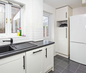 4 bedroom link detached house to rent - Photo 5