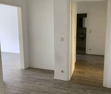 Ansprechende 4-Zimmer-Wohnung mit Balkon und offenen Küchenbereich ... - Photo 1