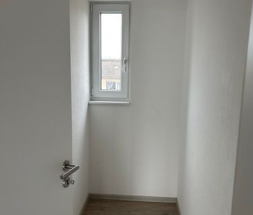 Ab sofort frei - Schöne Wohnung mit Dachterrasse - Photo 5