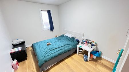 For Lease - 151 Townsgate Drive, Vaughan, Ontario - Photo 3