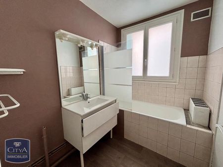 Location Appartement 3 pièces 69m² CHATEAUROUX 36000 - Photo 2