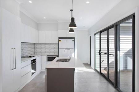 Three bedroom modern townhouse in a well located position in North Tamworth - Photo 3