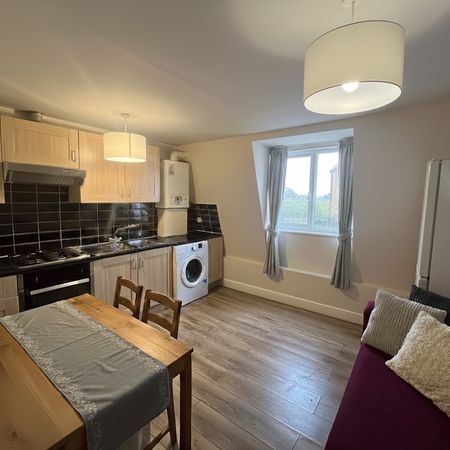 2 Bed Flat, High Street Colliers Wood, SW19 - Photo 3