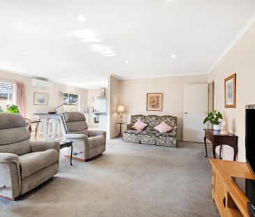 3 bedrooms + 2 bathrooms - Photo 1