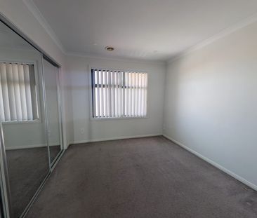 Convenient Townhouse Living - Photo 2