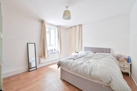 3 bedroom end of terrace house to rent - Photo 2