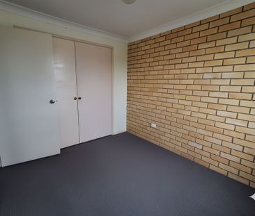 Charming Townhouse in Heart of Redcliffe - Photo 3